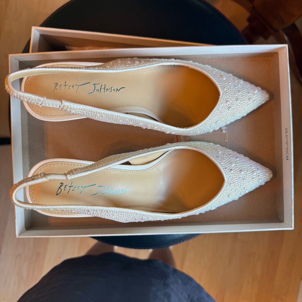 Betsey Johnson Clark Slingback Pump - Picture 5 of 6